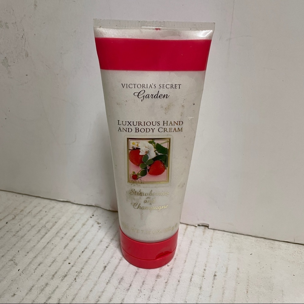 Victoria’s Secret Garden Strawberries Lotion